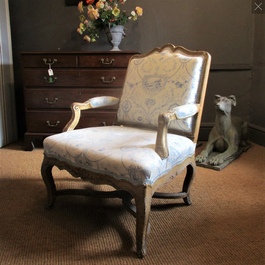 Decorating interiors with antiques
