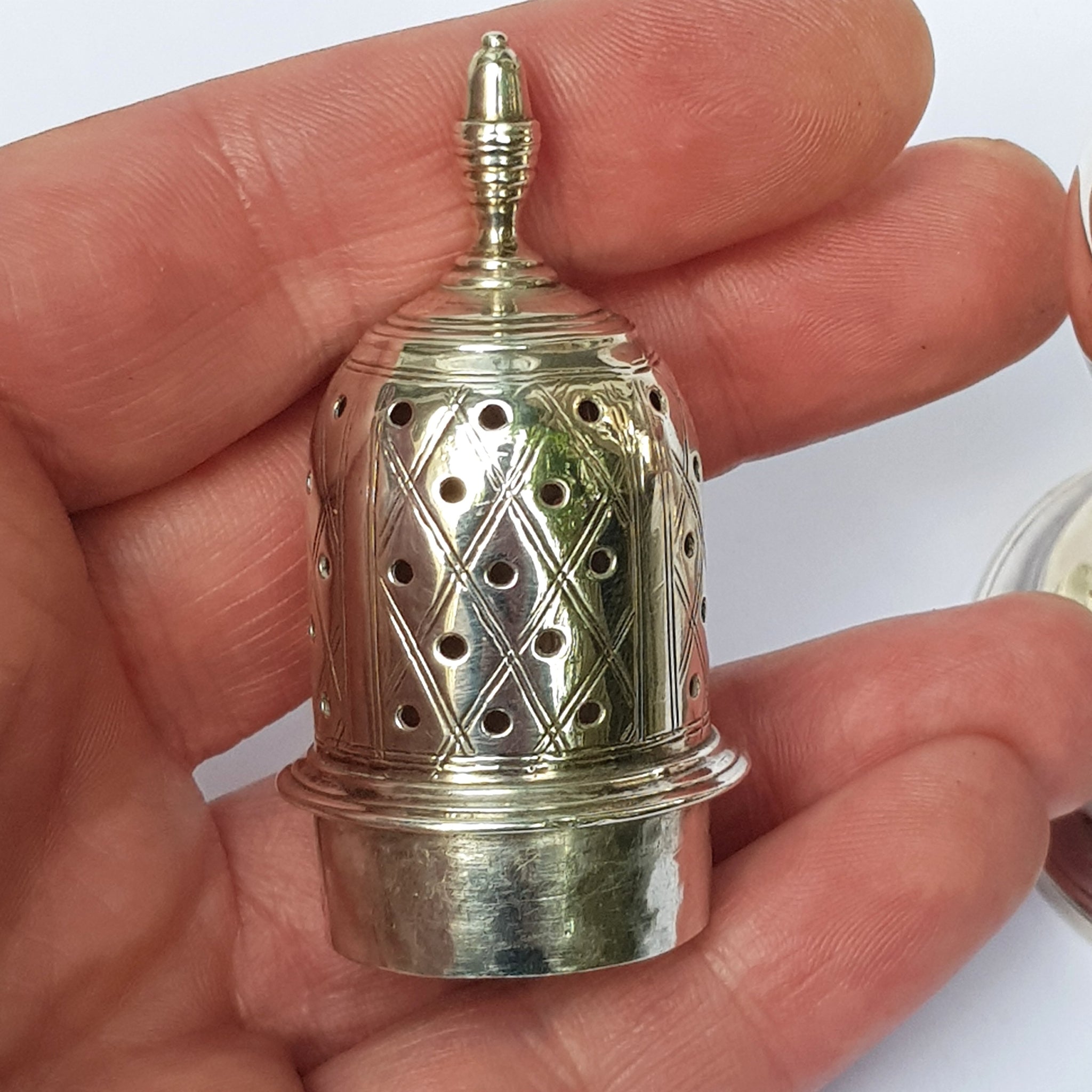 Sterling Silver Urn Pattern Muffiner Shaker Table Caster Antique Georgian London Circa 1793