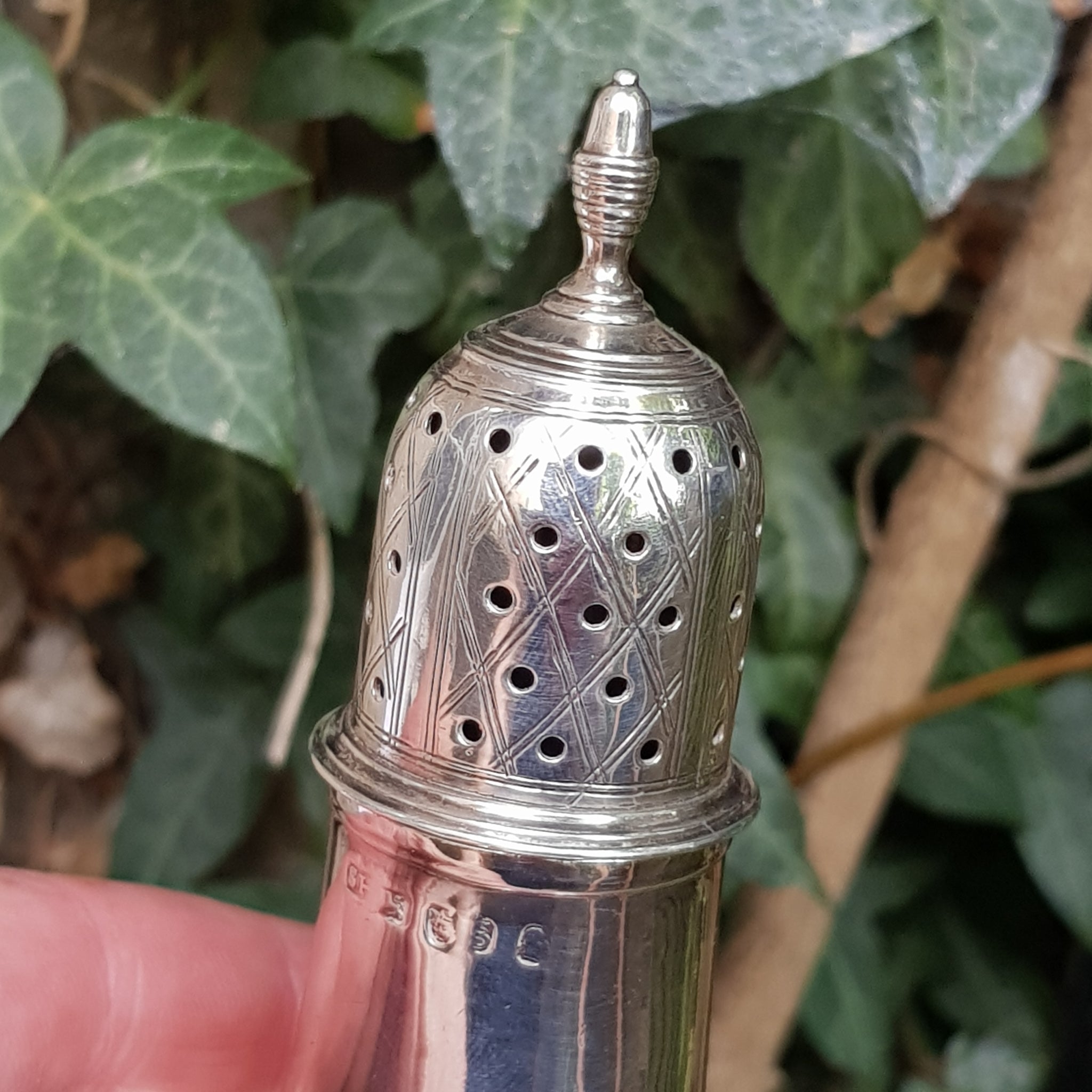 Sterling Silver Urn Pattern Muffiner Shaker Table Caster Antique Georgian London Circa 1793