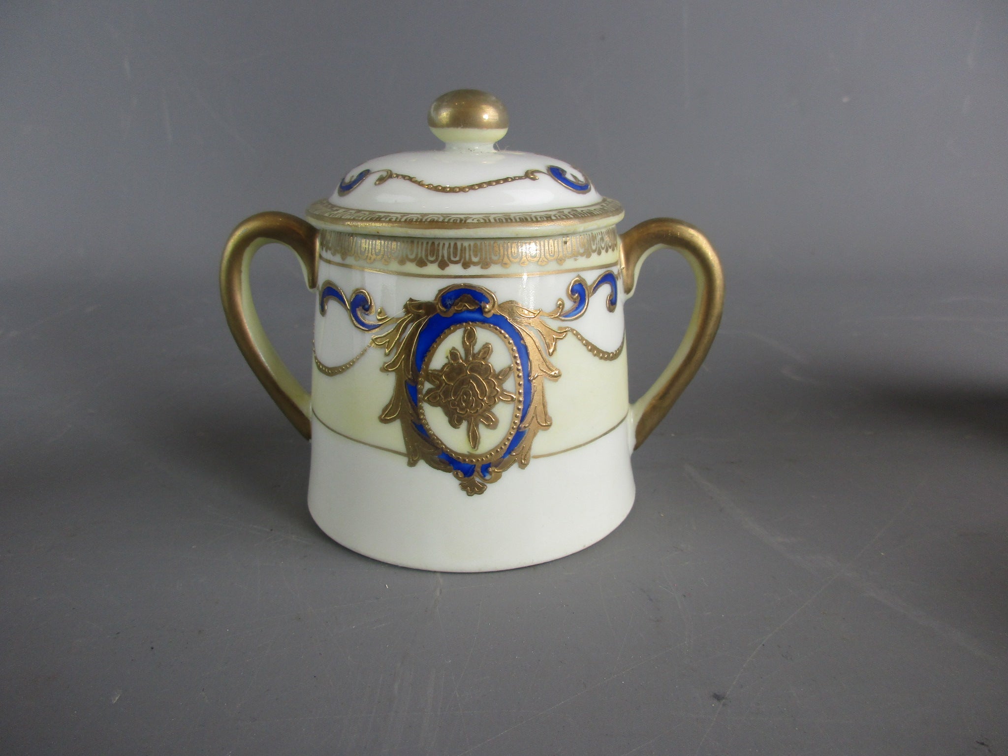A Japanese Kinjo Bone China Cups, Saucers, Milk Jug & Sugar Bowl Set Vintage C early 20th Century