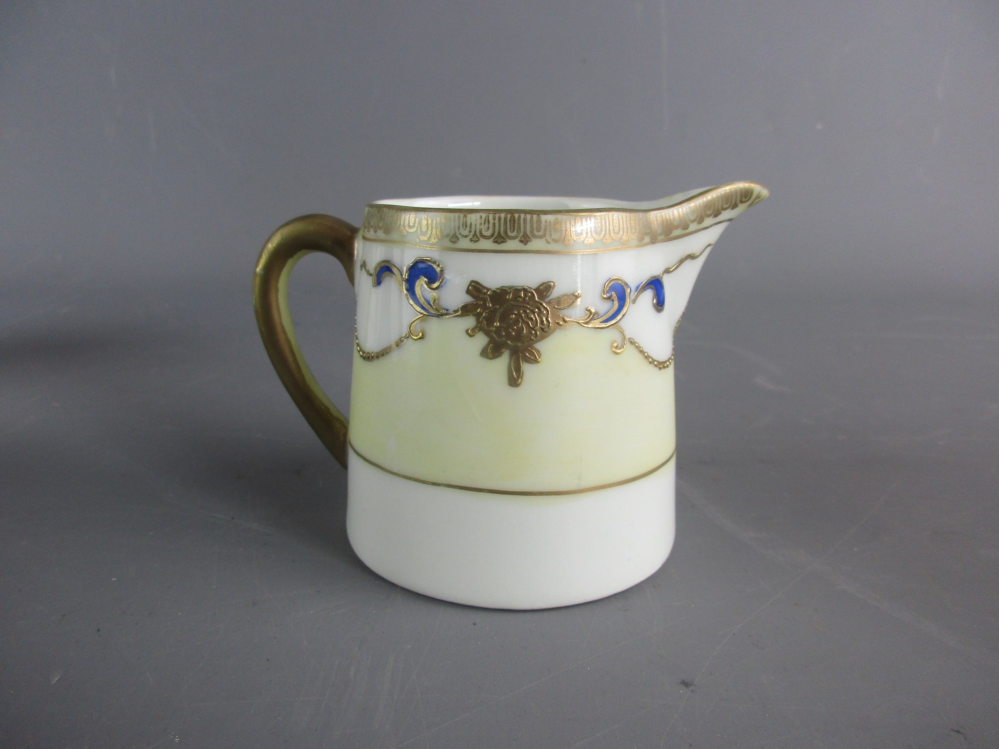 A Japanese Kinjo Bone China Cups, Saucers, Milk Jug & Sugar Bowl Set Vintage C early 20th Century