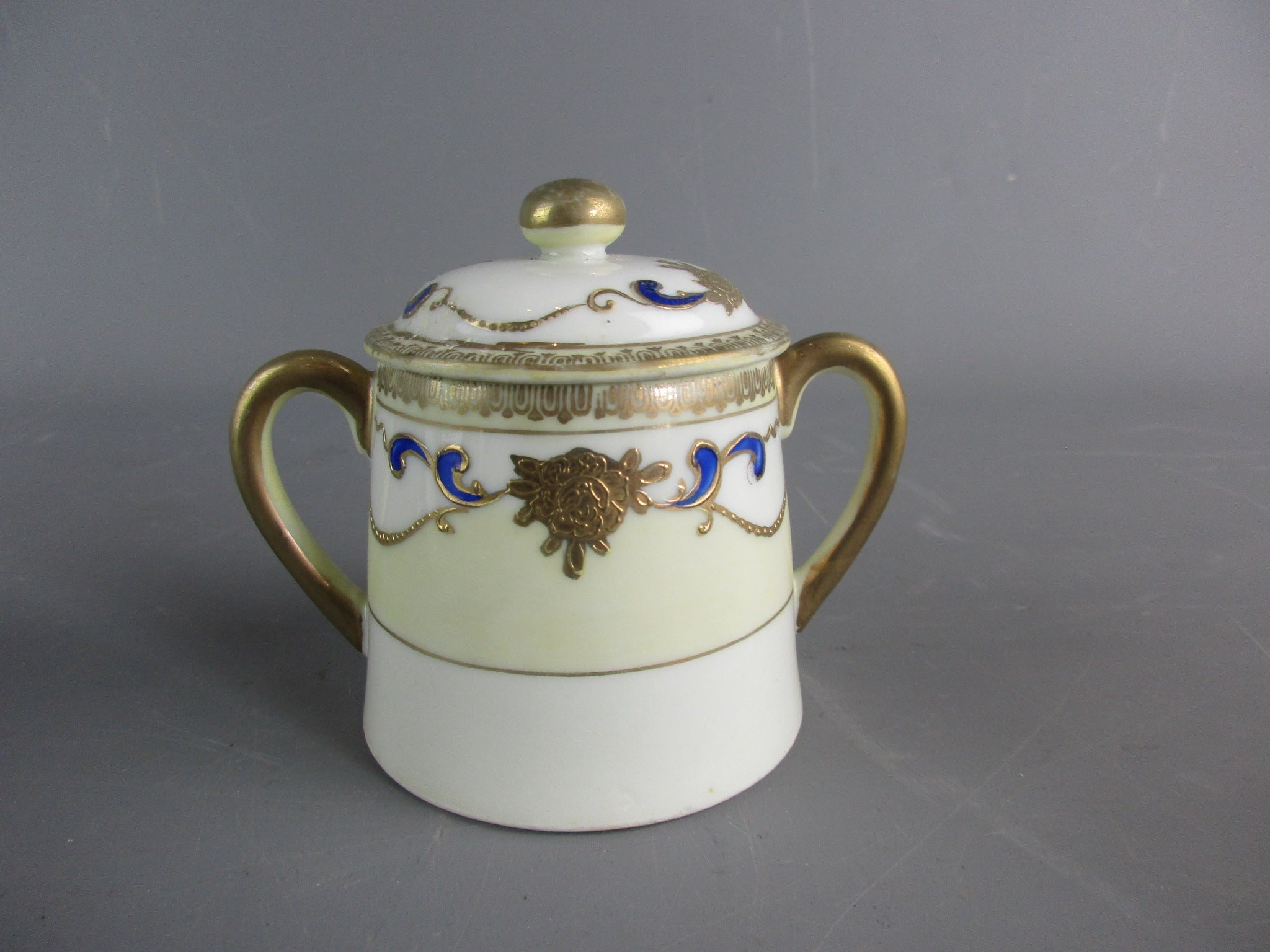 A Japanese Kinjo Bone China Cups, Saucers, Milk Jug & Sugar Bowl Set Vintage C early 20th Century
