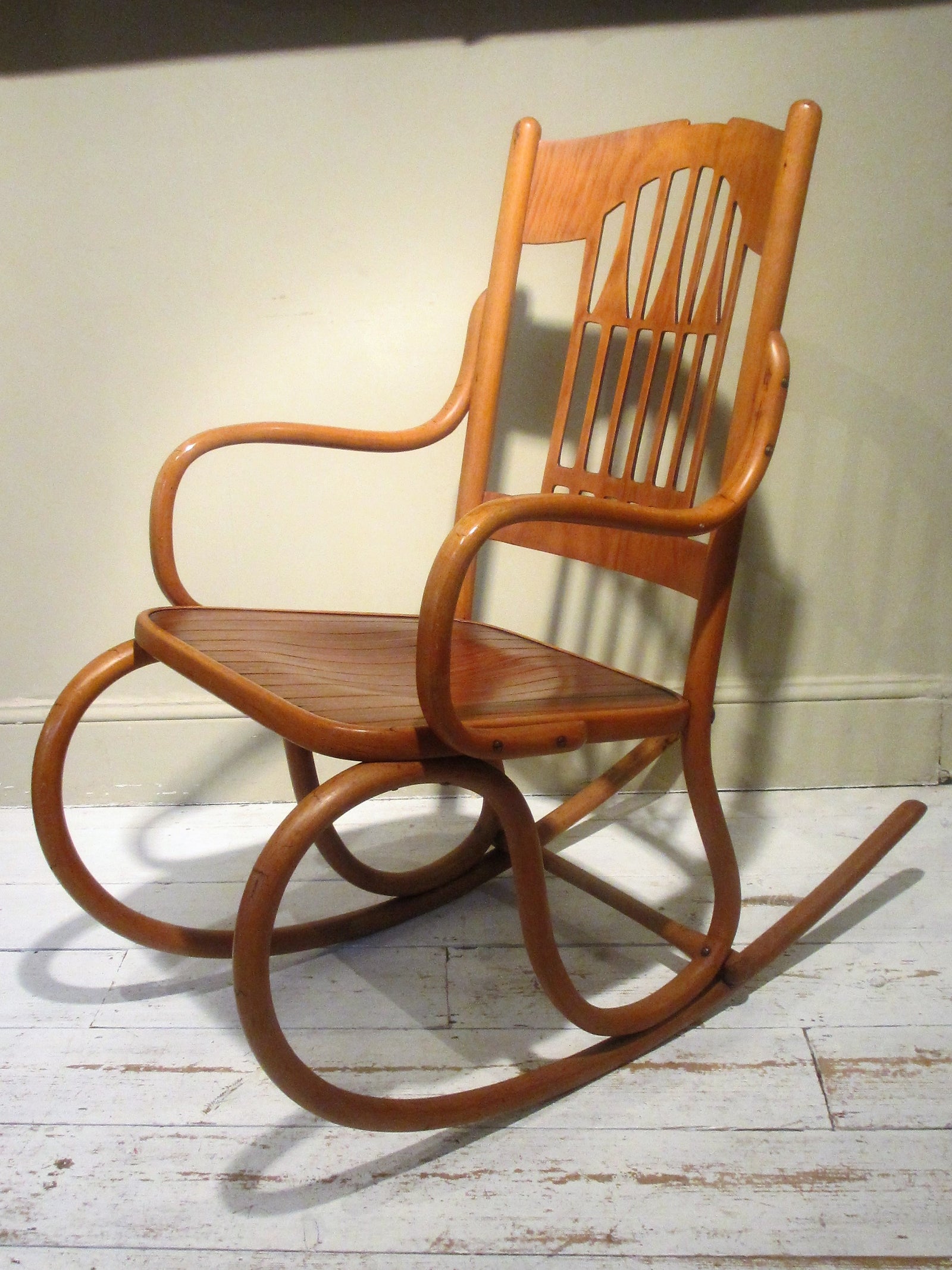 Bentwood Furniture, the dawn of mechanisation. - Top Banana Antiques