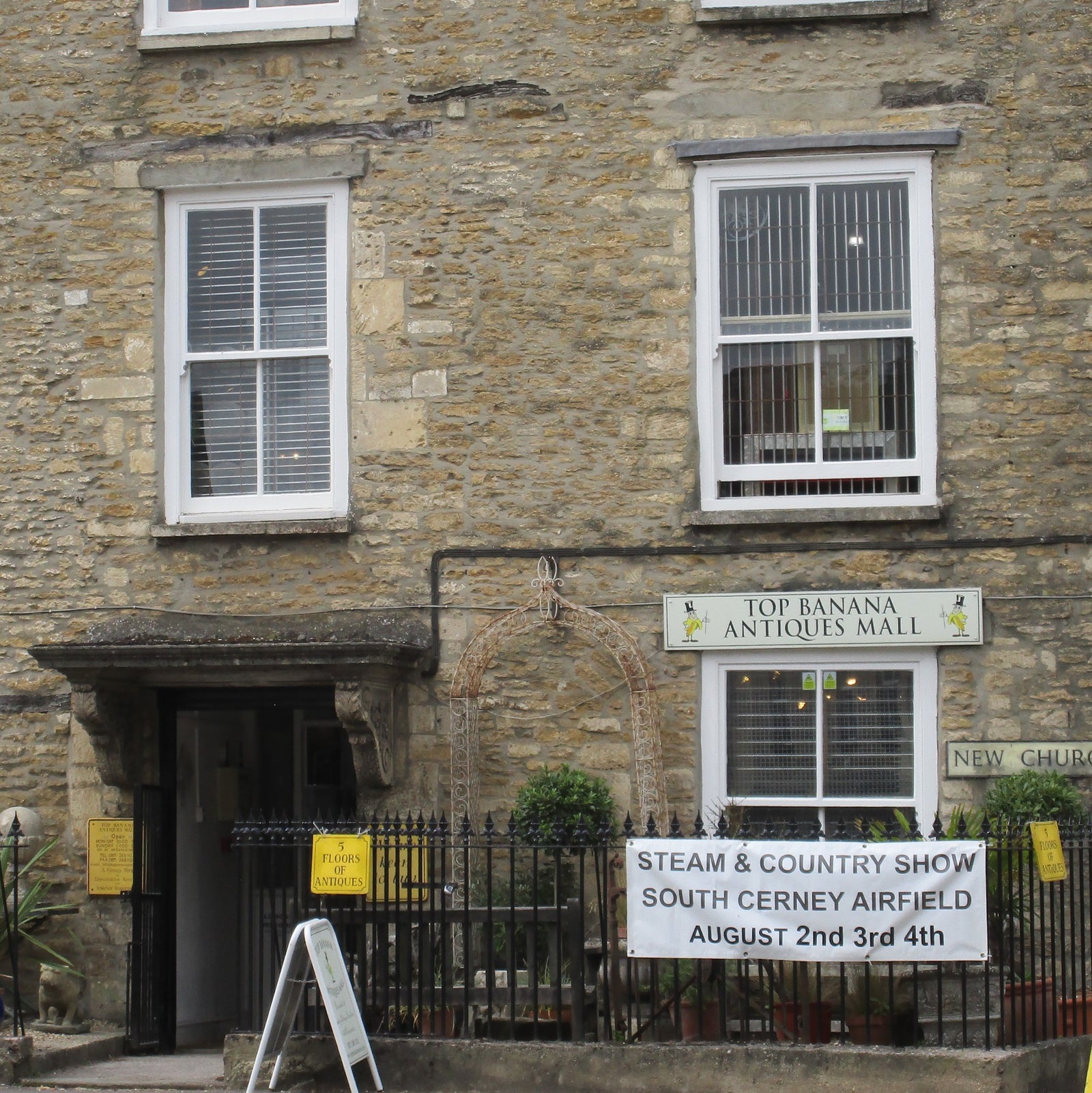 THE RARE OPPORTUNITY TO RENT ONE OF OUR FABULOUS ROOMS IS HERE... AND THE WHOLE SPACE COULD BE YOURS!