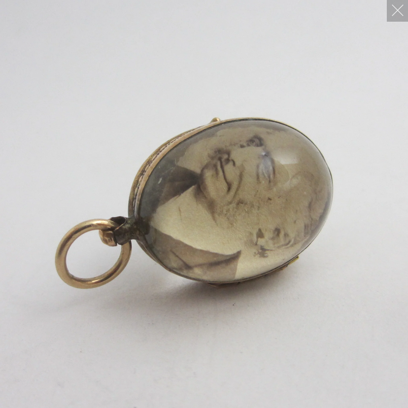 Why rock crystal lenses for lockets