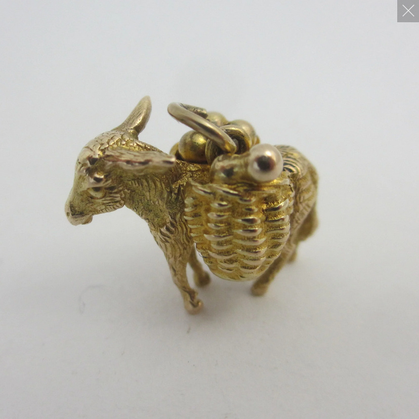 We really do have a market type atmosphere @topbananaantiques