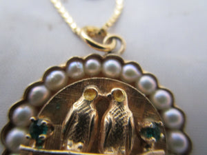 14K Gold Emerald And Seed Pearl Lovebirds Pendant Necklace Vintage Mid Century c1960