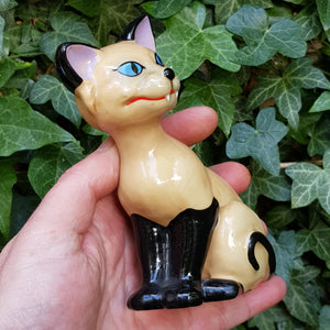 Wade Pottery Figure Of The Siamese Cat Am Walt Disney Classic Lady And The Tramp Vintage Circa 1950's