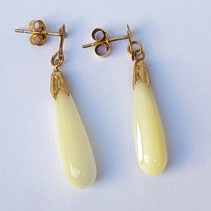 9k 9ct Gold Fleur Dy Lys Mounted Pair of Carved Tear Drop Mother Of Pearl Earrings Vintage Circa 1950's