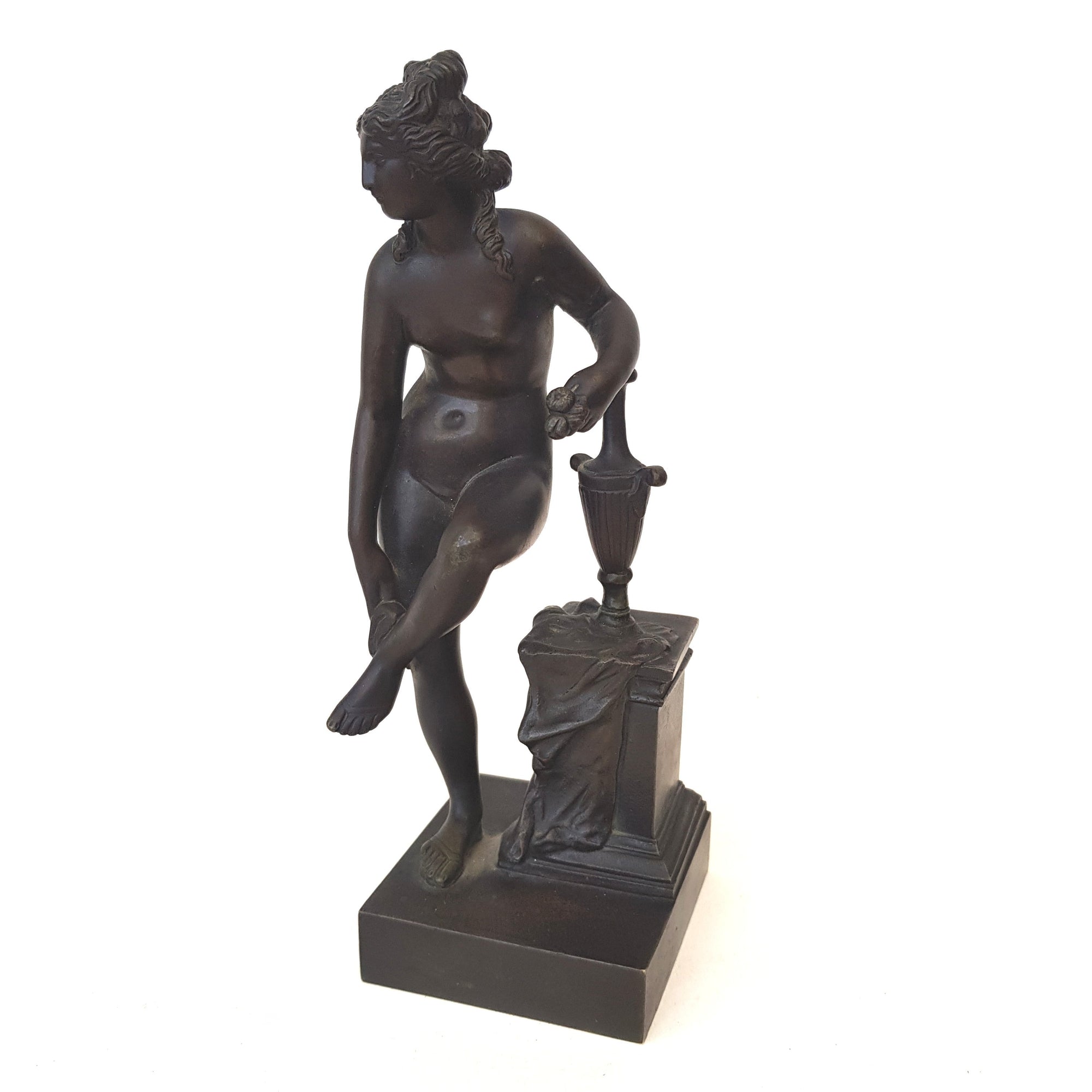 Italian Grand Tour Bronze Statue Of A Roman Lady Washing Antique circa 1870