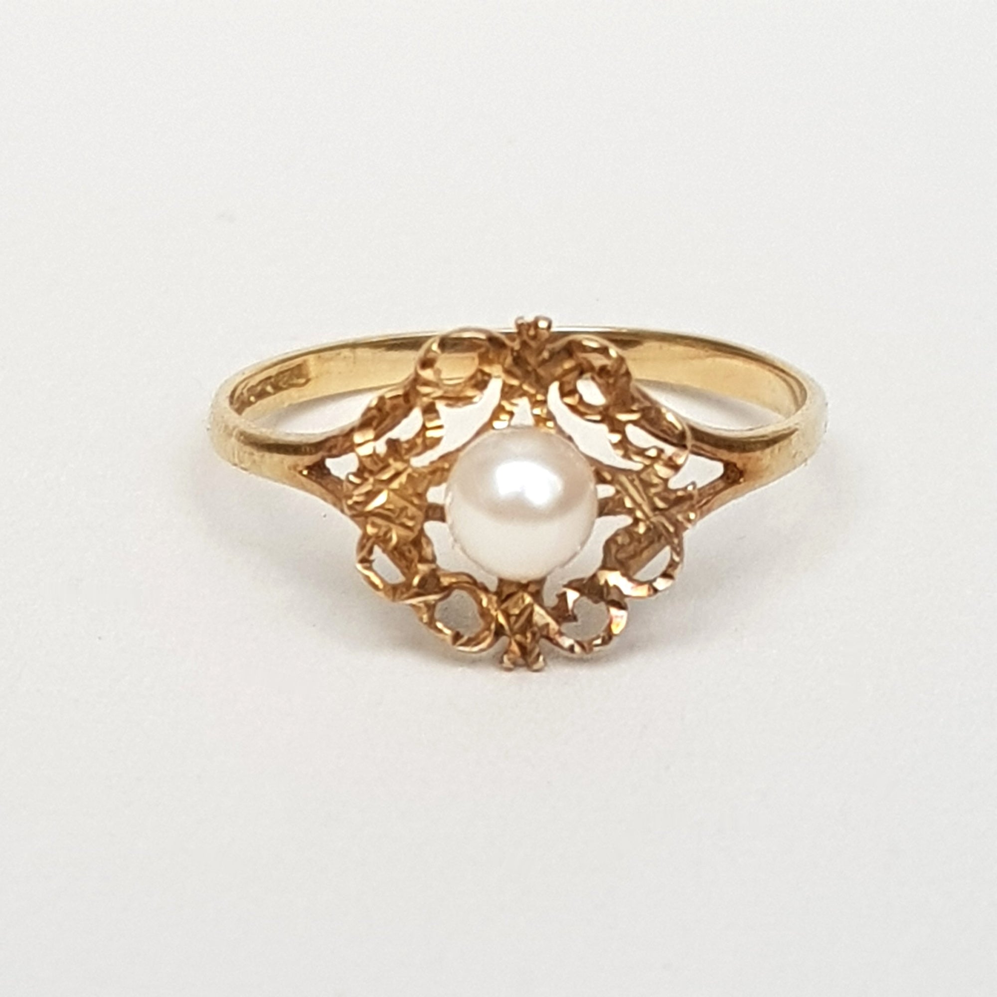 9k Gold Ornate Floral Cannettile Setting Natural Pearl Solitaire Ring Size UK O Vintage Sheffield Circa 1998