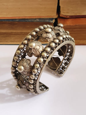 Jeweller Made Solid Silver Chunky Daisy Flower And Filigree Open Cuff Bangle Antique circa 1910