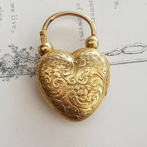 15k Gold Rare Foliate Chased Heart Shaped Picture Locket Antique Victorian circa 1870