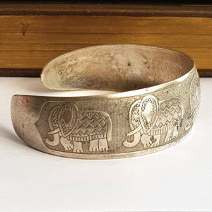 Continental Solid Silver Elephant Decorated Bangle Vintage Retro circa 1940's