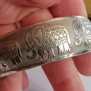 Continental Solid Silver Elephant Decorated Bangle Vintage Retro circa 1940's