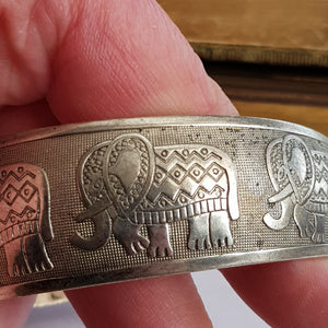 Continental Solid Silver Elephant Decorated Bangle Vintage Retro circa 1940's