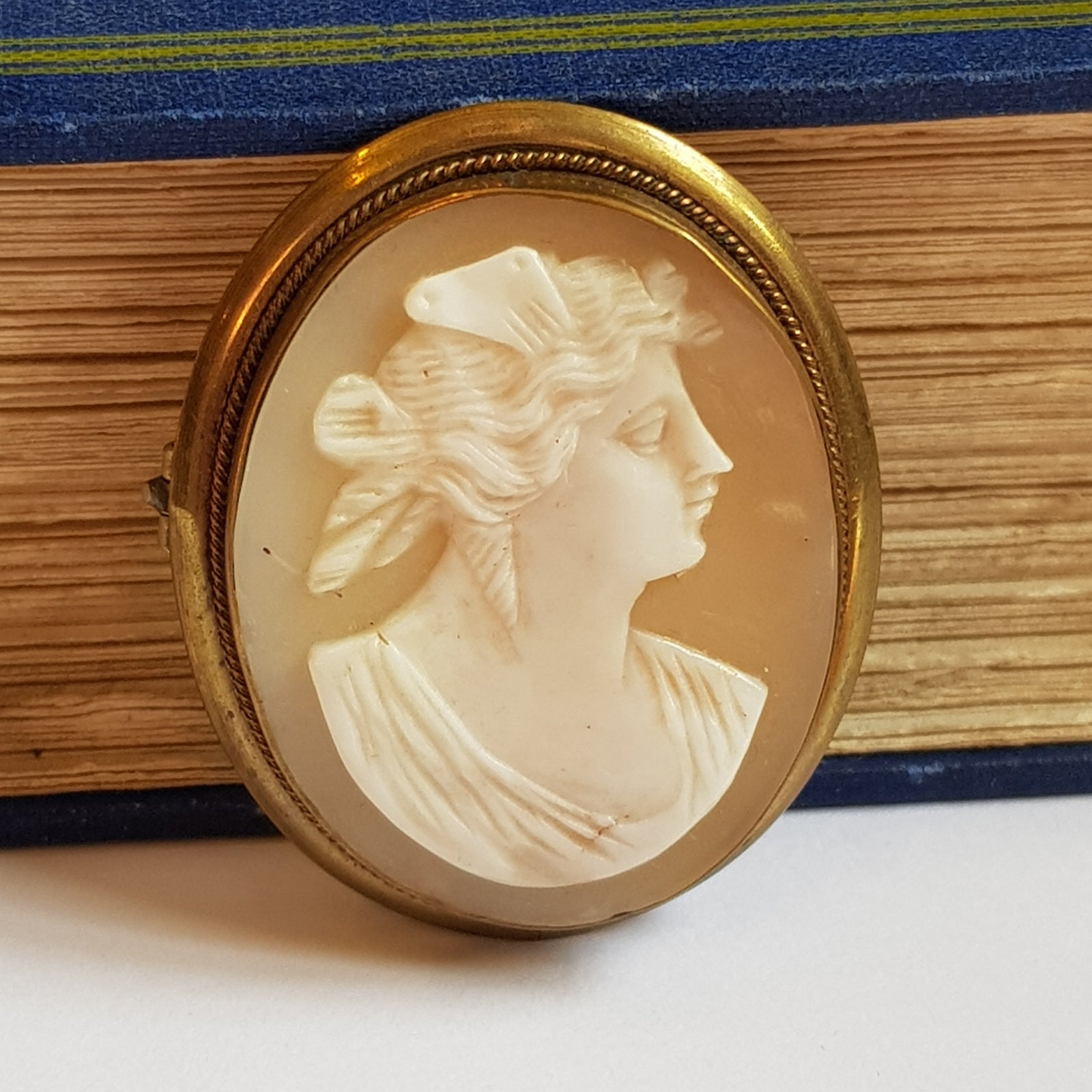 Hand Carved Shell Cameo Brooch Of Grecian Lady Looking Right Antique Victorian Circa 1900