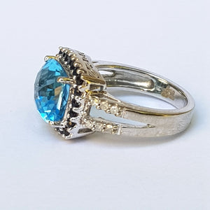 9k White Gold Topaz Sapphire And Diamond Cocktail Ring Size UK I 1/2 Circa 2000