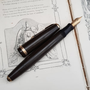 G.E.O S. Parker Duo fold Black Resin Fountain Pen With 14k Nib Vintage Circa 1930's