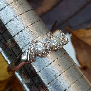 18k White Gold And Diamond Gallery Ring Size UK R Vintage Circa 2000