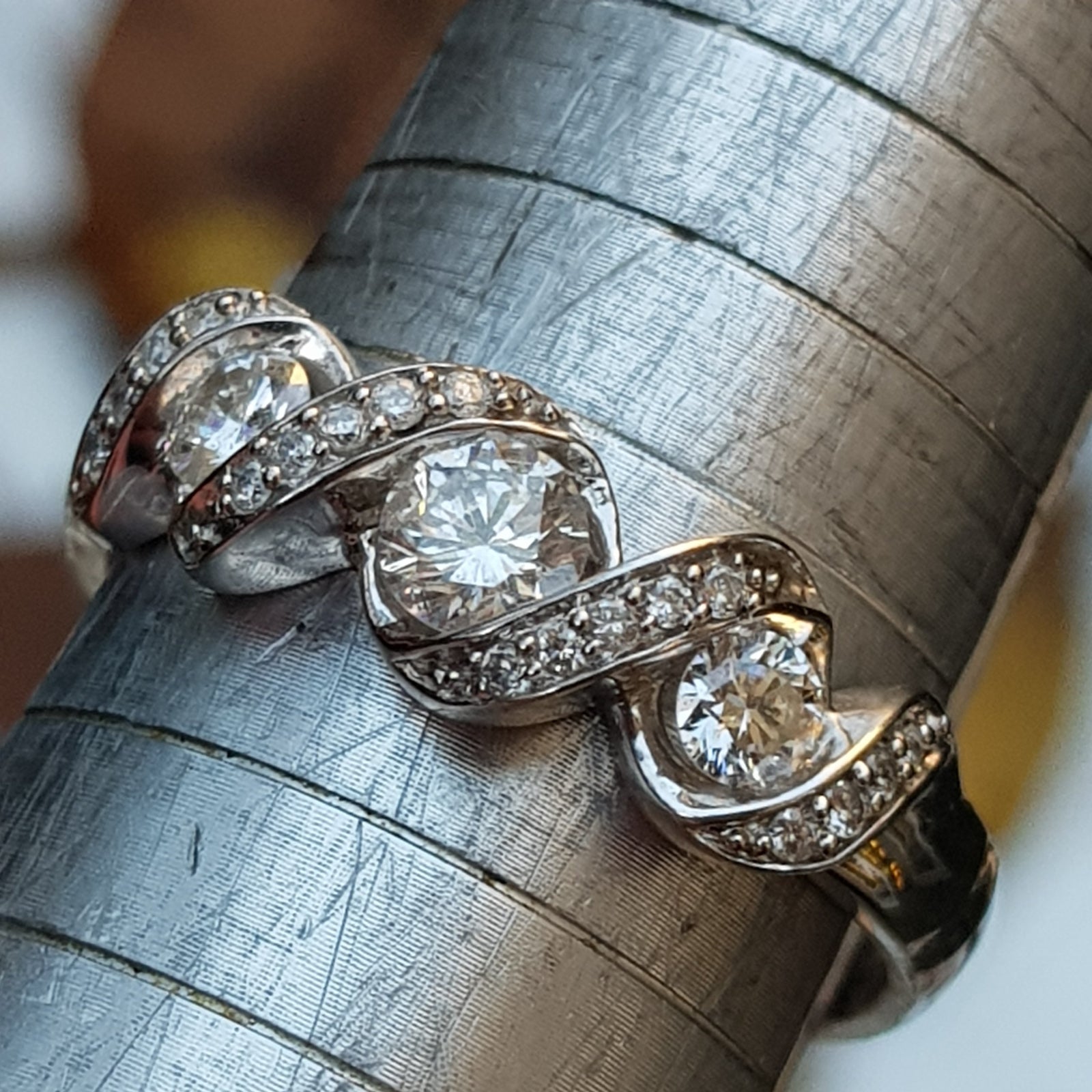 18k White Gold And Diamond Gallery Ring Size UK R Vintage Circa 2000