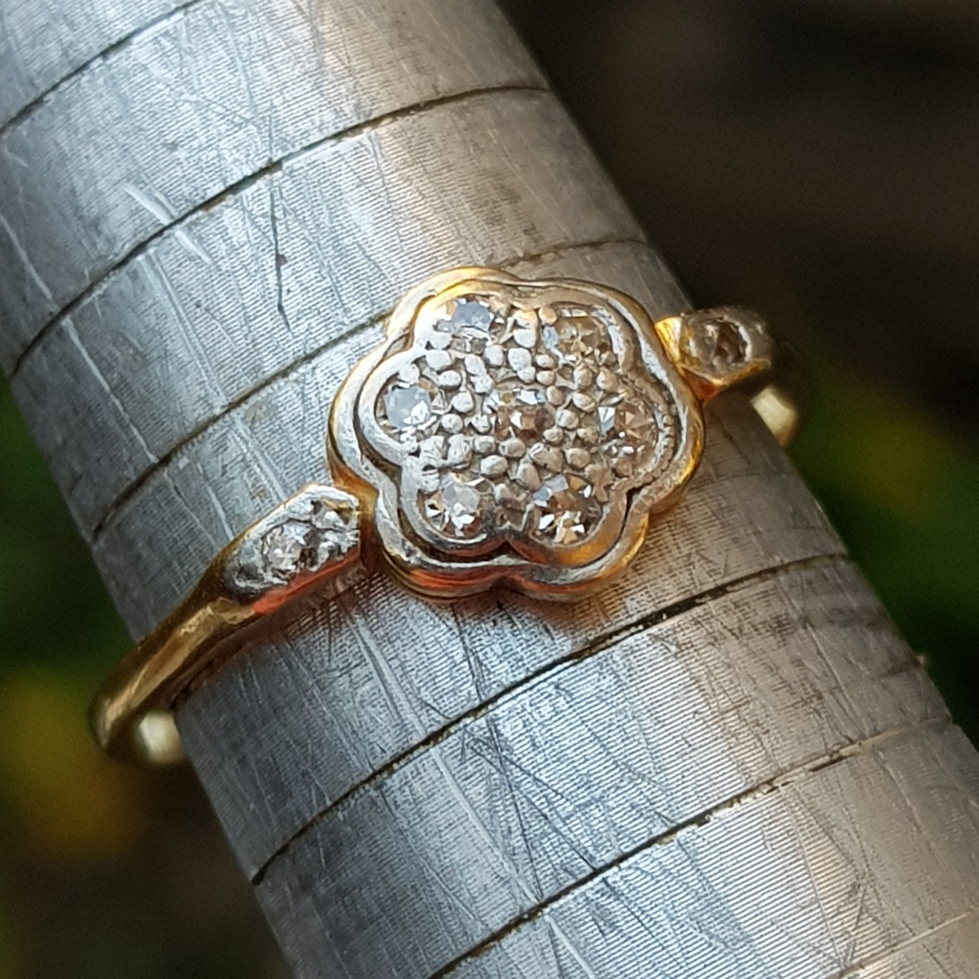 Antique 18k Gold And Platinum Diamond Set Daisy Ring Size UK O 1/2 Antique Circa 1915