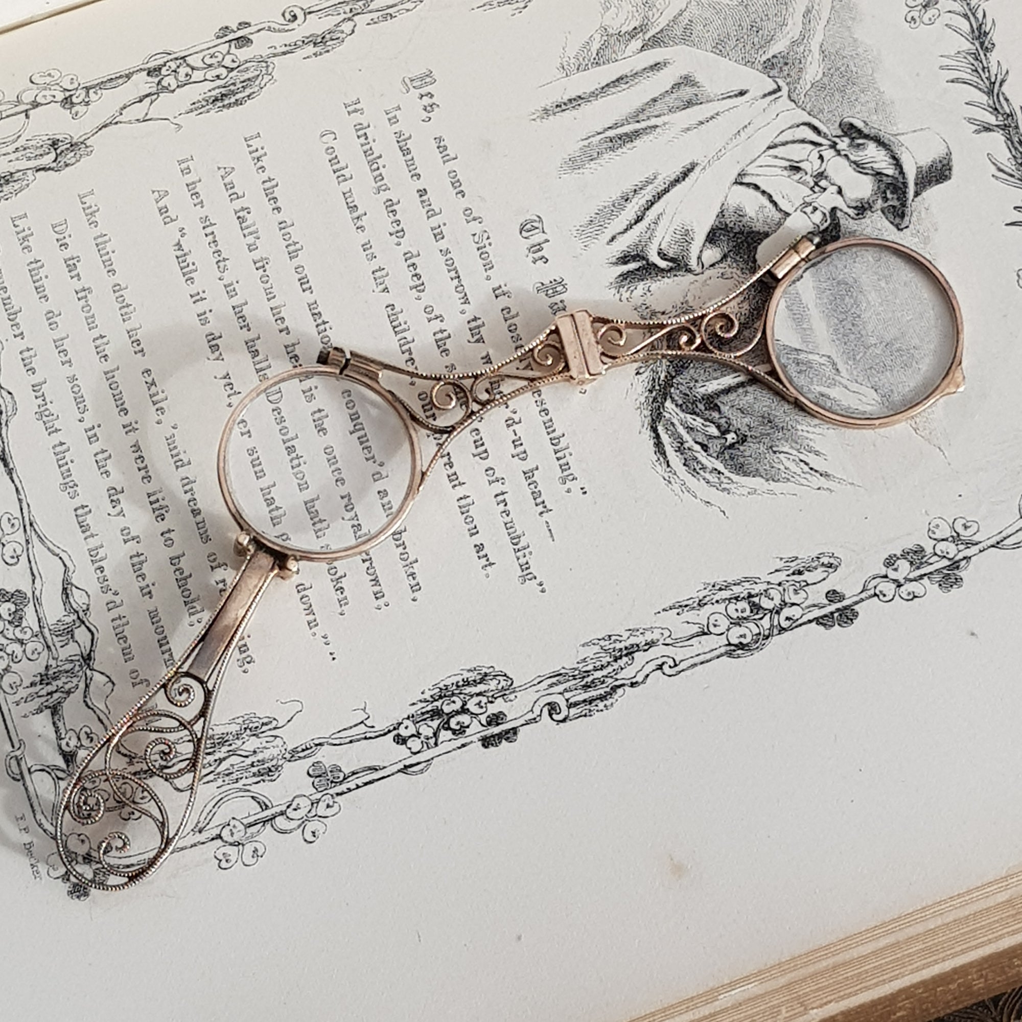 Superb Pair Of 9k Gold Art Nouveau Pattern Folding Lorgnettes Antique London Import circa 1910