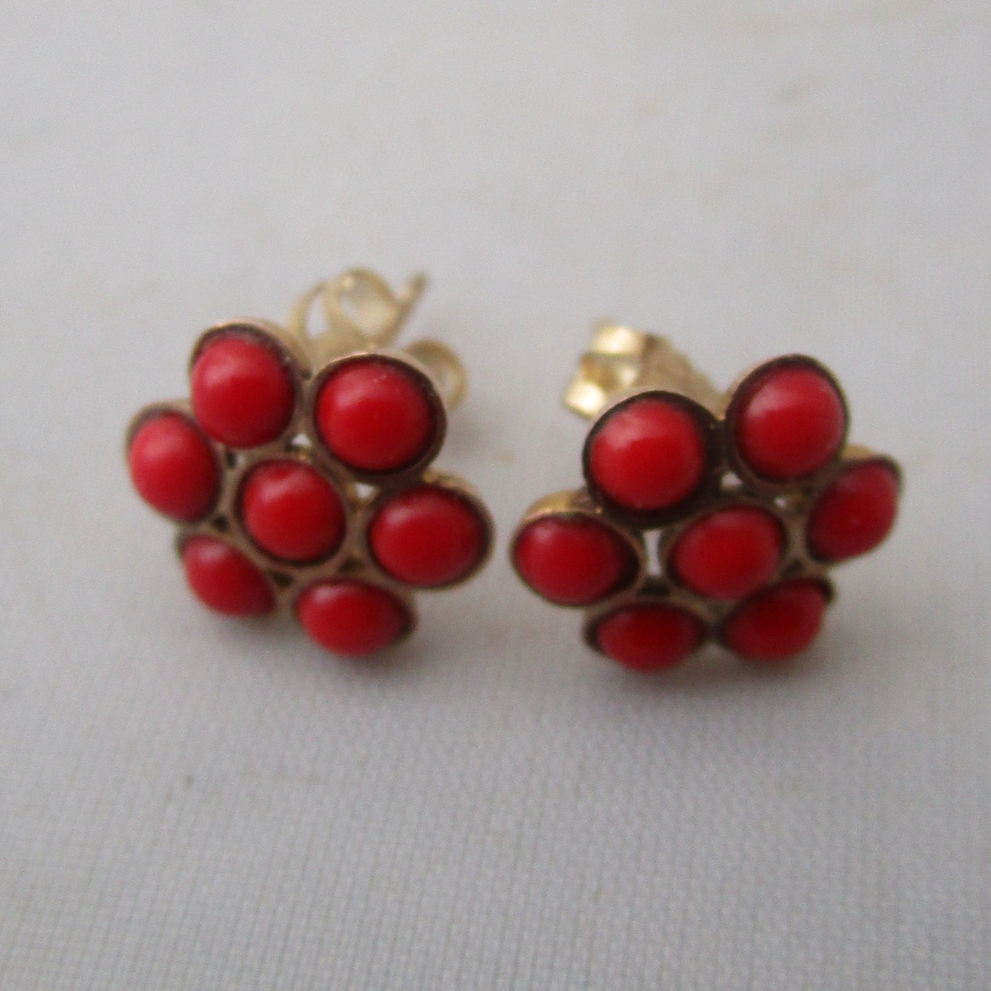 9K Gold And Coral Floral Cluster Stud Earrings Vintage c1980