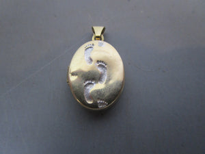 9K Gold Foot Prints In The sand Double Locket Pedant Vintage c1980