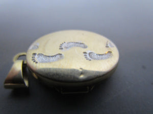 9K Gold Foot Prints In The sand Double Locket Pedant Vintage c1980