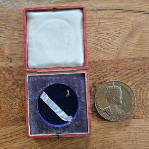 King Edward VII and Queen Alexandria 1902 Coronation Medal Coin Boxed Antique