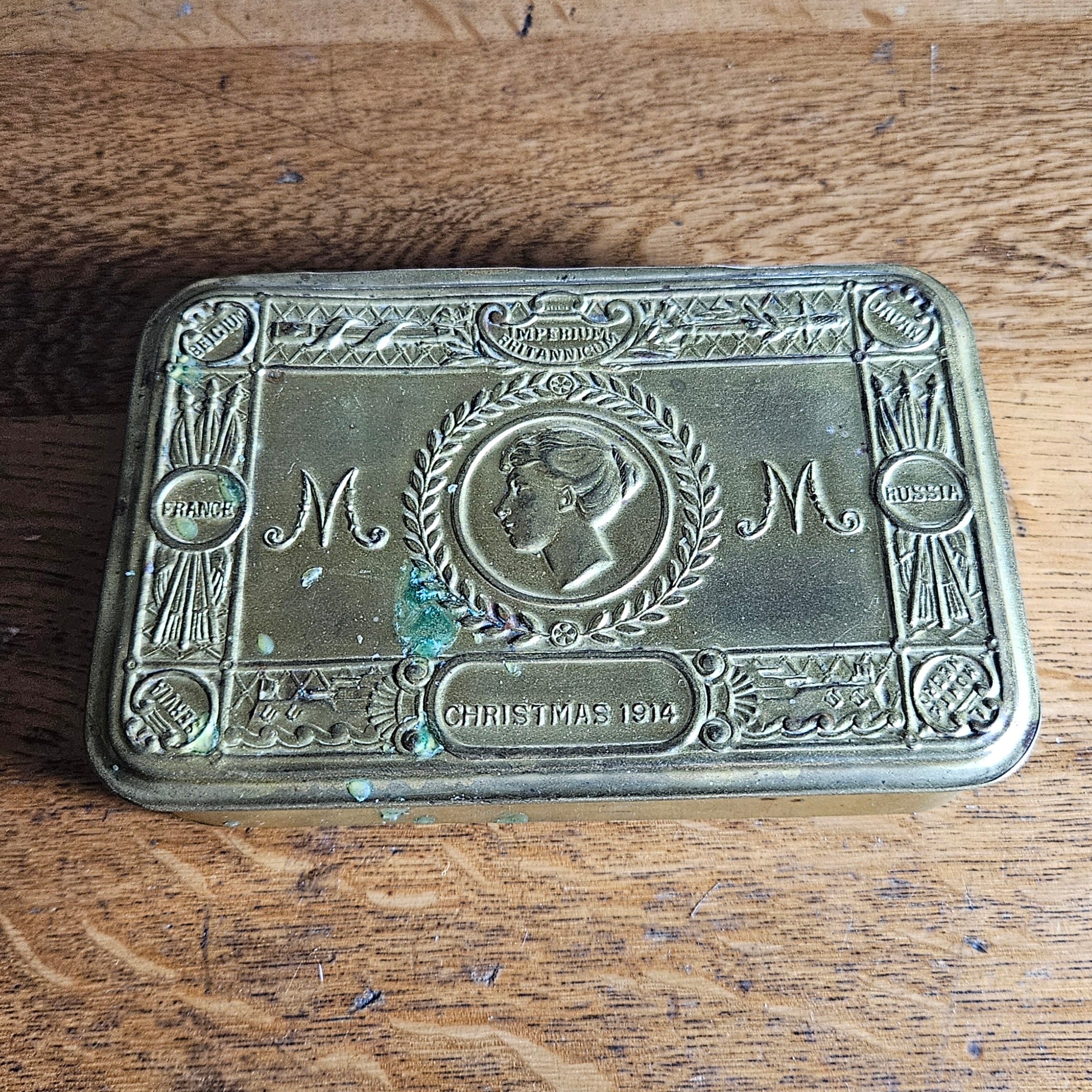 WWI 1914 Queen Mary Christmas Tin Gilded Brass Antique - Top