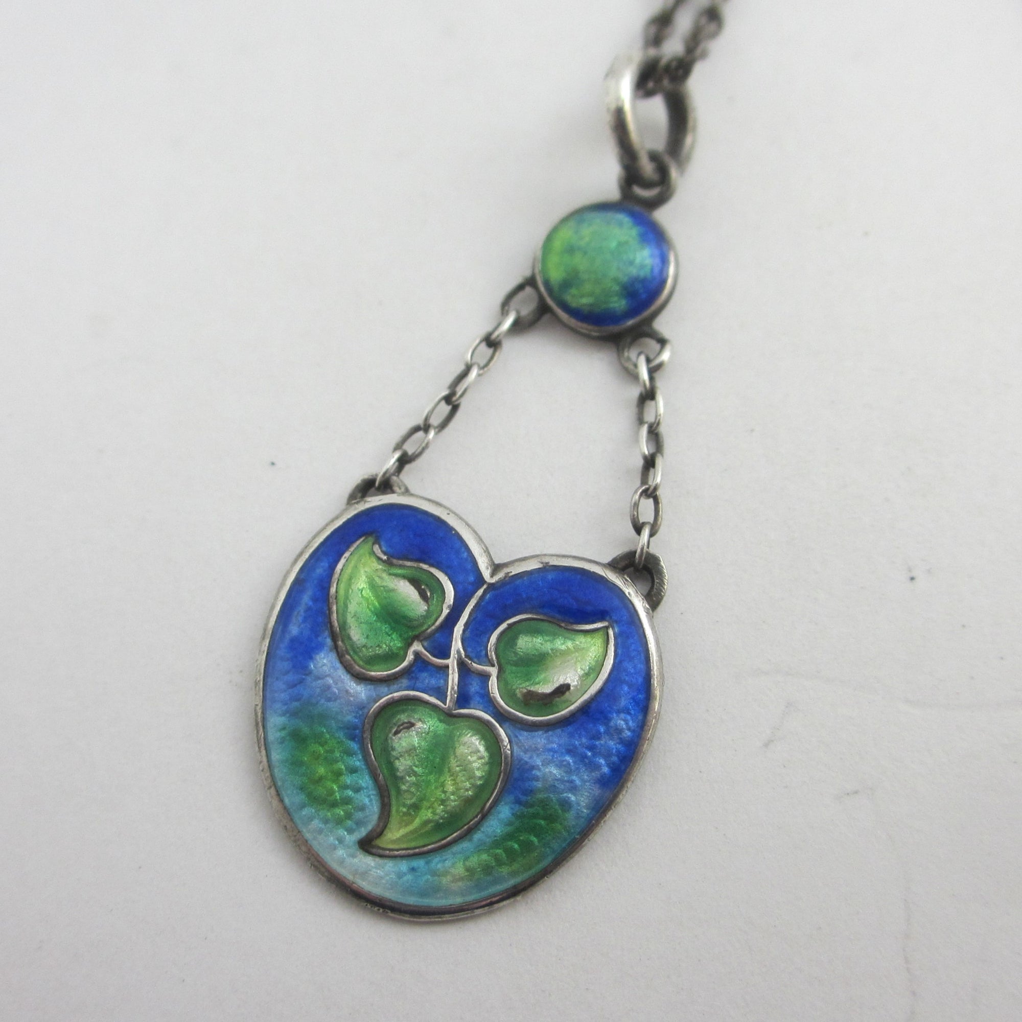 Ivy Leaf Enamel on Sterling Silver Dangling Pendant Necklace Antique Art Nouveau c1910