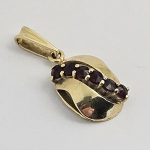 Garnet in 14k Gold Pendant Vintage c1980