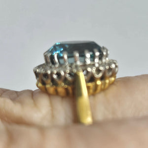 Blue Topaz and Diamond 18k Gold Cluster Ring Vintage