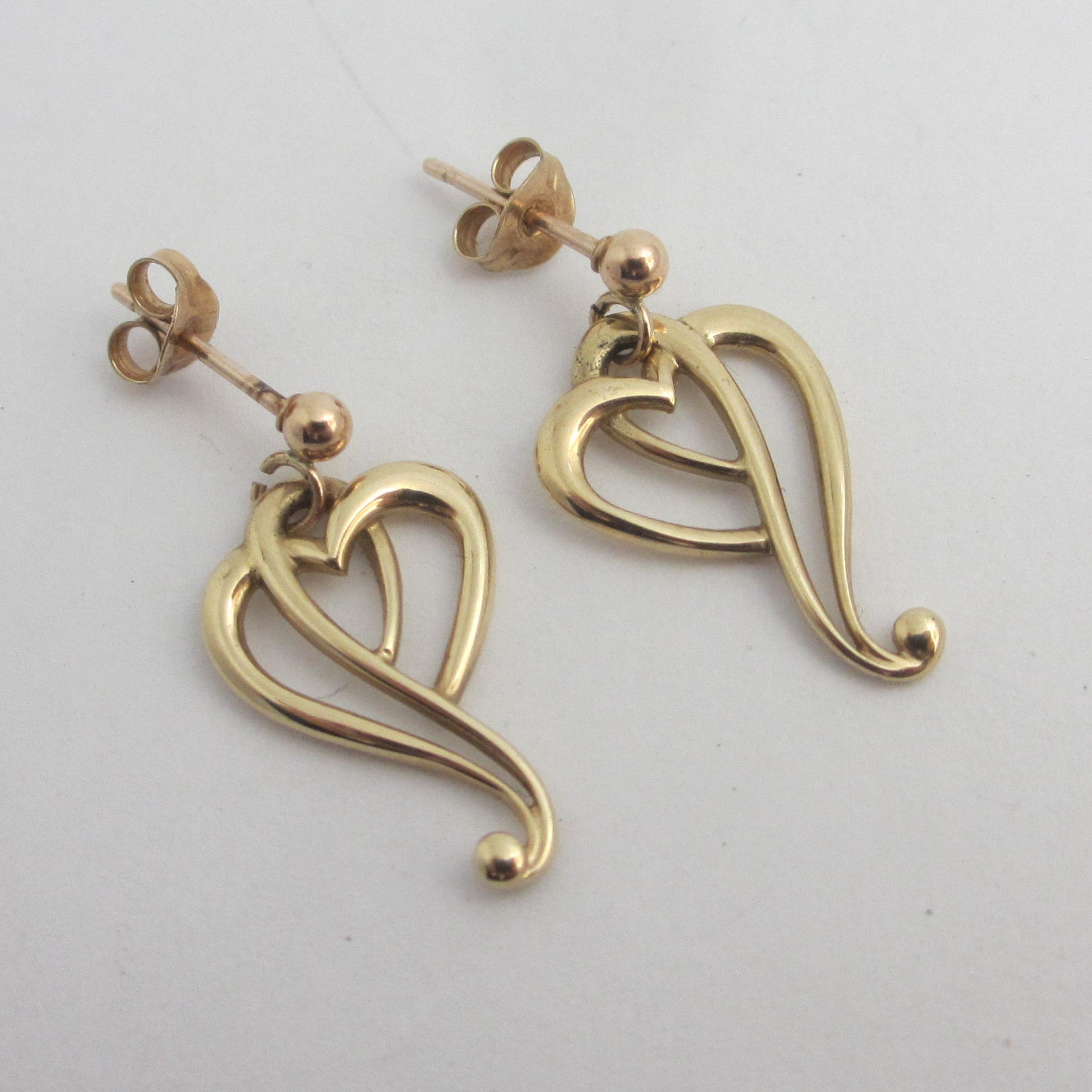 Heart 9k Gold Dangling Ear Pendant Earrings Vintage 