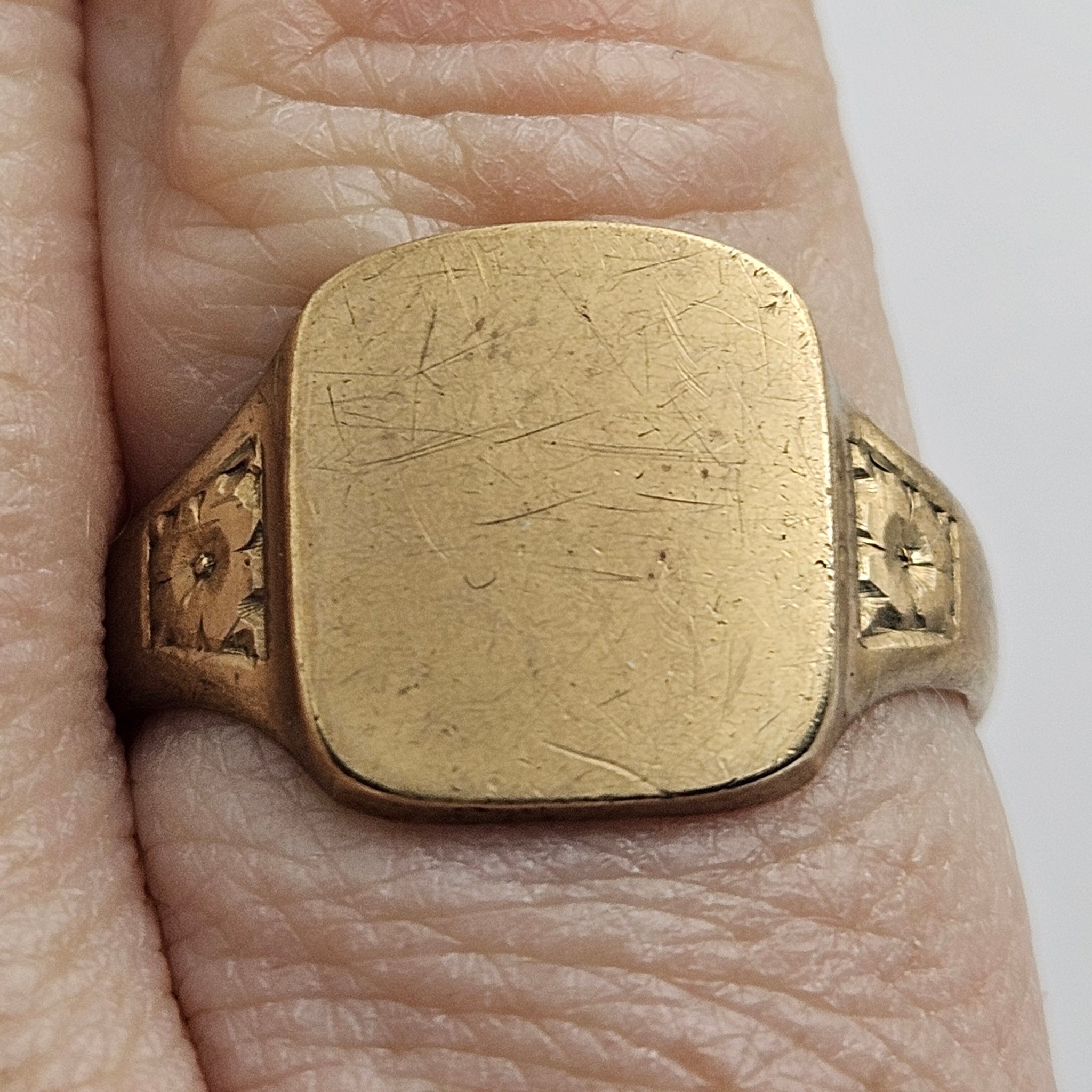 9k Gold Signet Ring Size UK T+ Vintage - Top Banana Antiques 9k Gold Signet Ring Size UK T+ Vintage - Top Banana Antiques