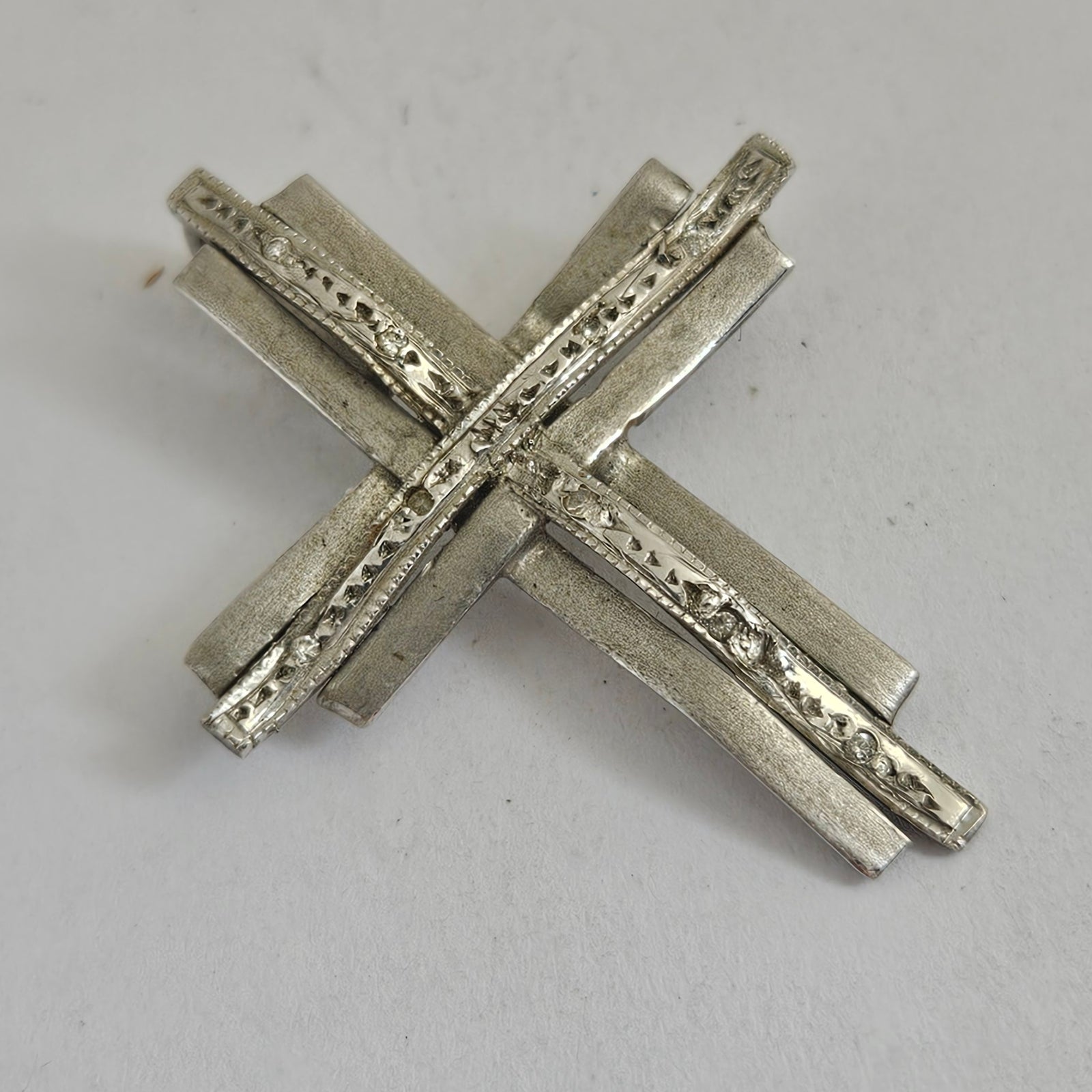 9k White Gold Cross Pendant Vintage c1970