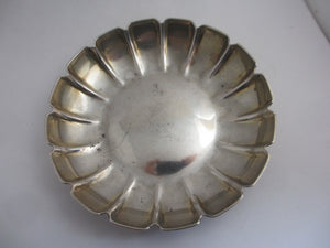English Sterling Silver Coin Dish or Tray in the shape of a Daisy Flower Vintage 1978 by Wakely & Wheeler