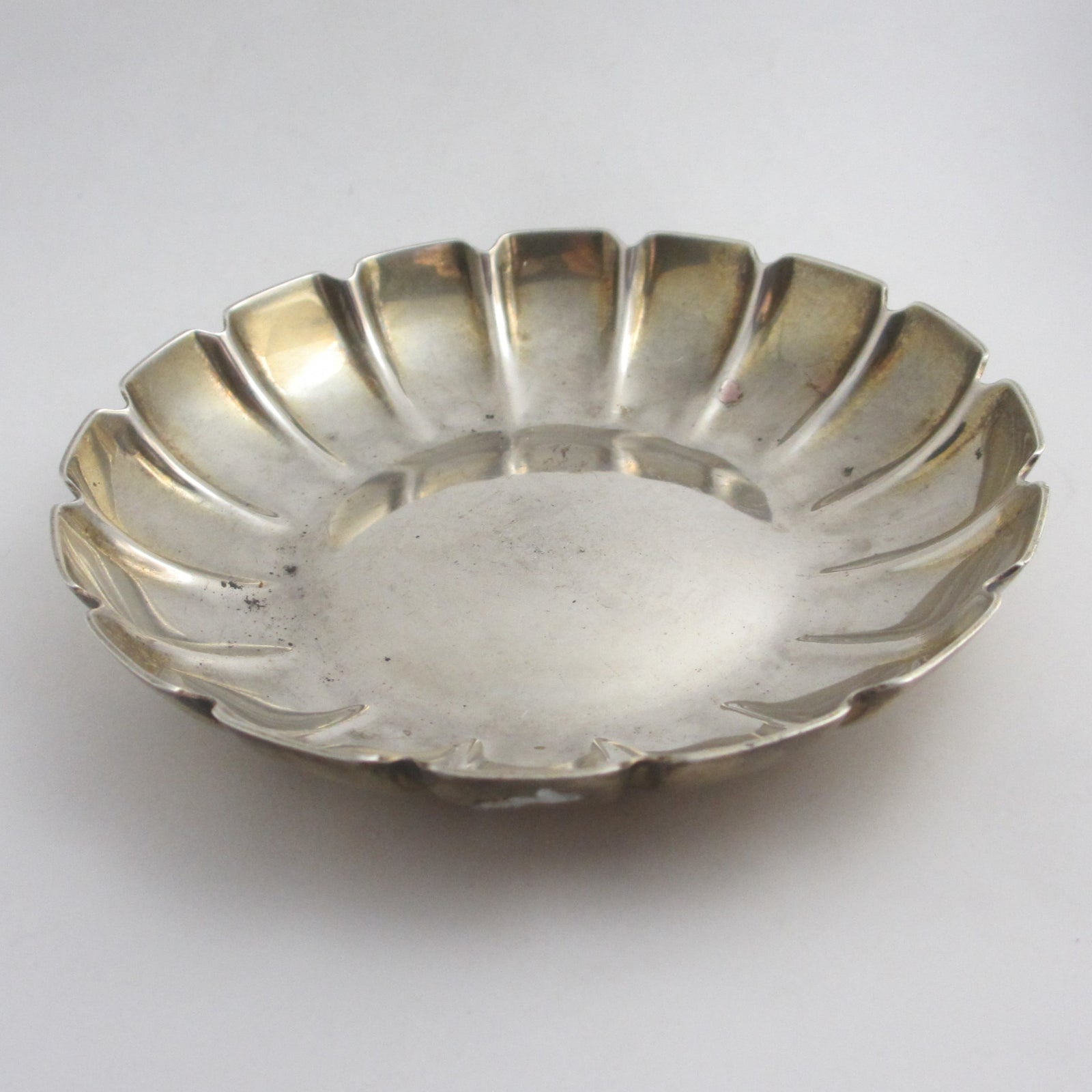English Sterling Silver Coin Dish or Tray in the shape of a Daisy Flower Vintage 1978 by Wakely & Wheeler
