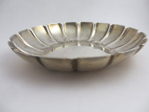 English Sterling Silver Coin Dish or Tray in the shape of a Daisy Flower Vintage 1978 by Wakely & Wheeler