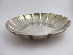 English Sterling Silver Coin Dish or Tray in the shape of a Daisy Flower Vintage 1978 by Wakely & Wheeler