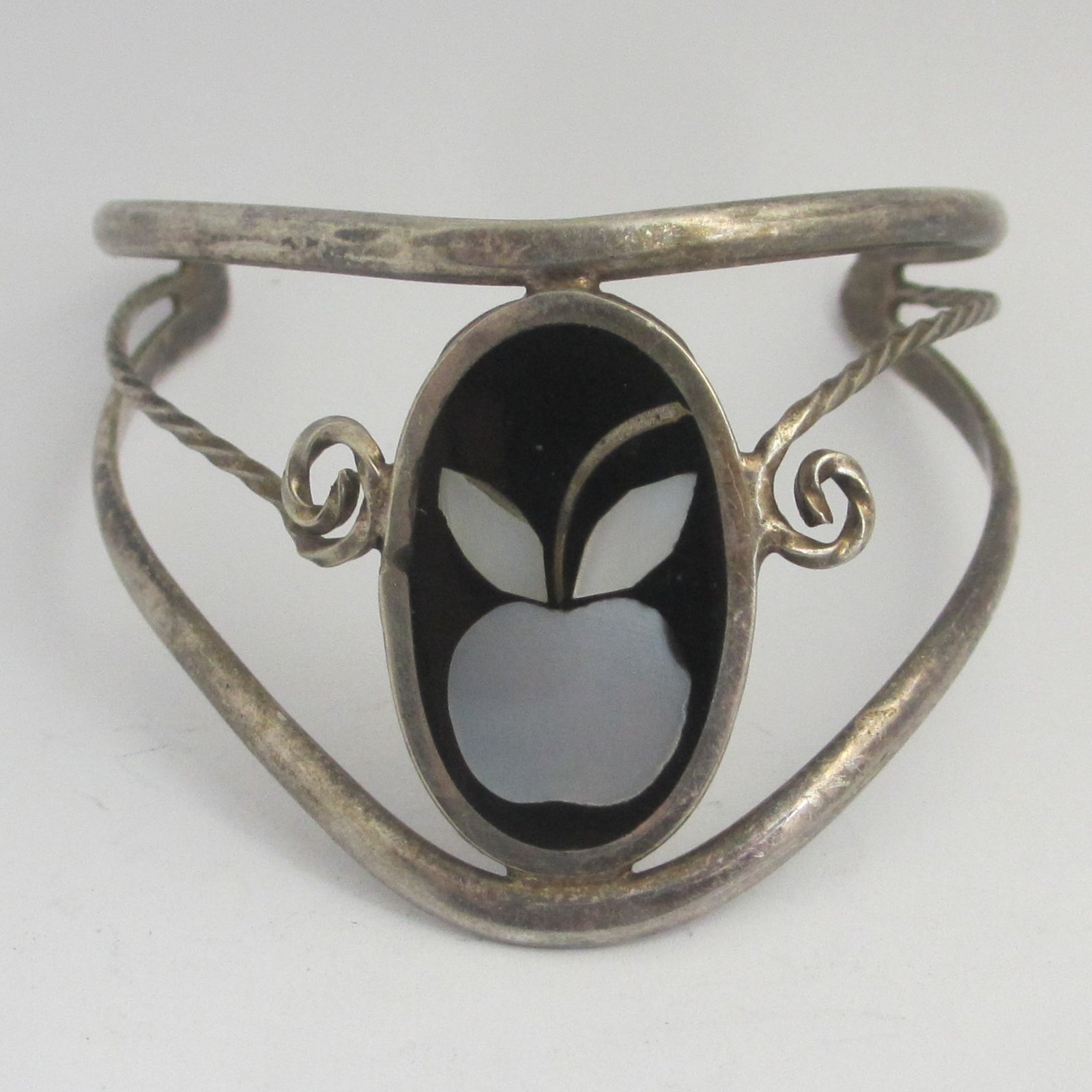Mother of Pearl Apple Mexican Sterling Silver Bangle Bracelet Vintage