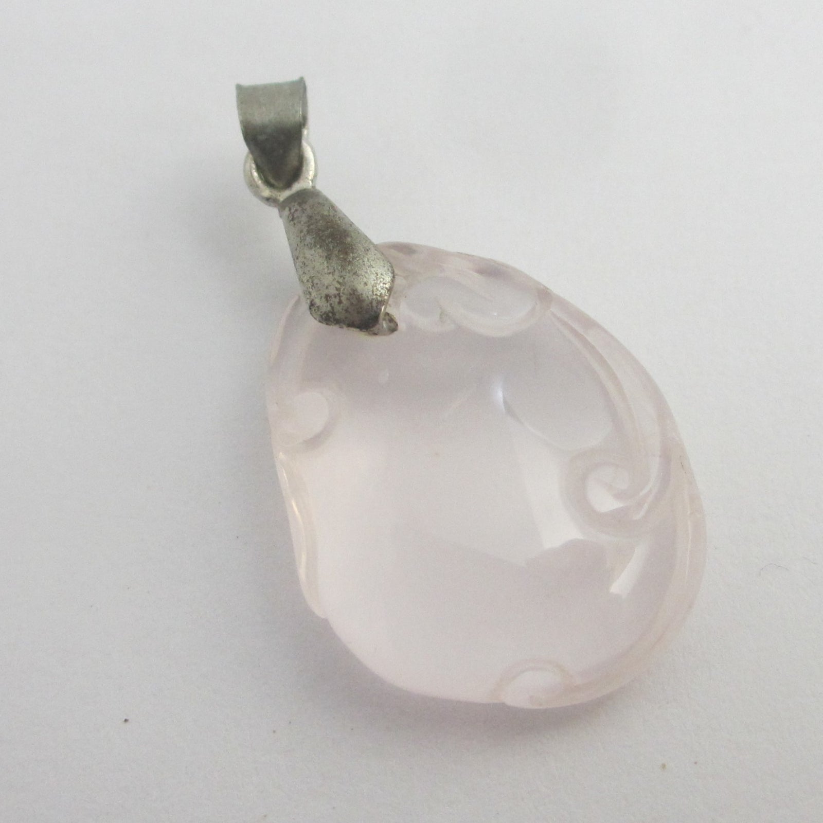 Rose Quartz Agate Lucky Bean Pendant Vintage Art Deco c1920