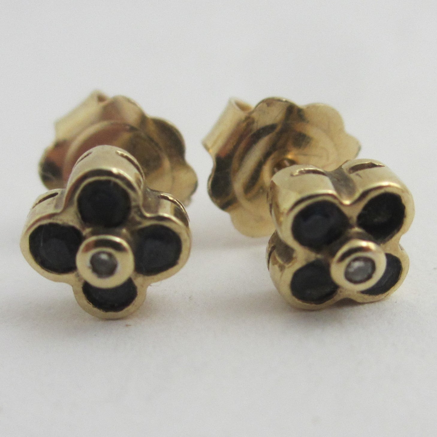 Sapphire and Diamond Daisy Flower Stud Earrings 9k Gold Vintage c1980