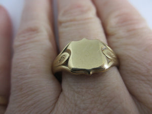 Shield Signet Ring in 9k Gold Vintage 1960