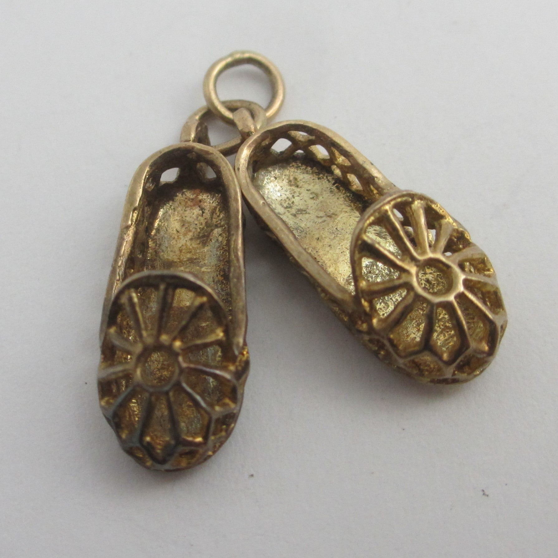 Pair of Shoes or Slippers 9k Gold Charm or Pendant Vintage 1973