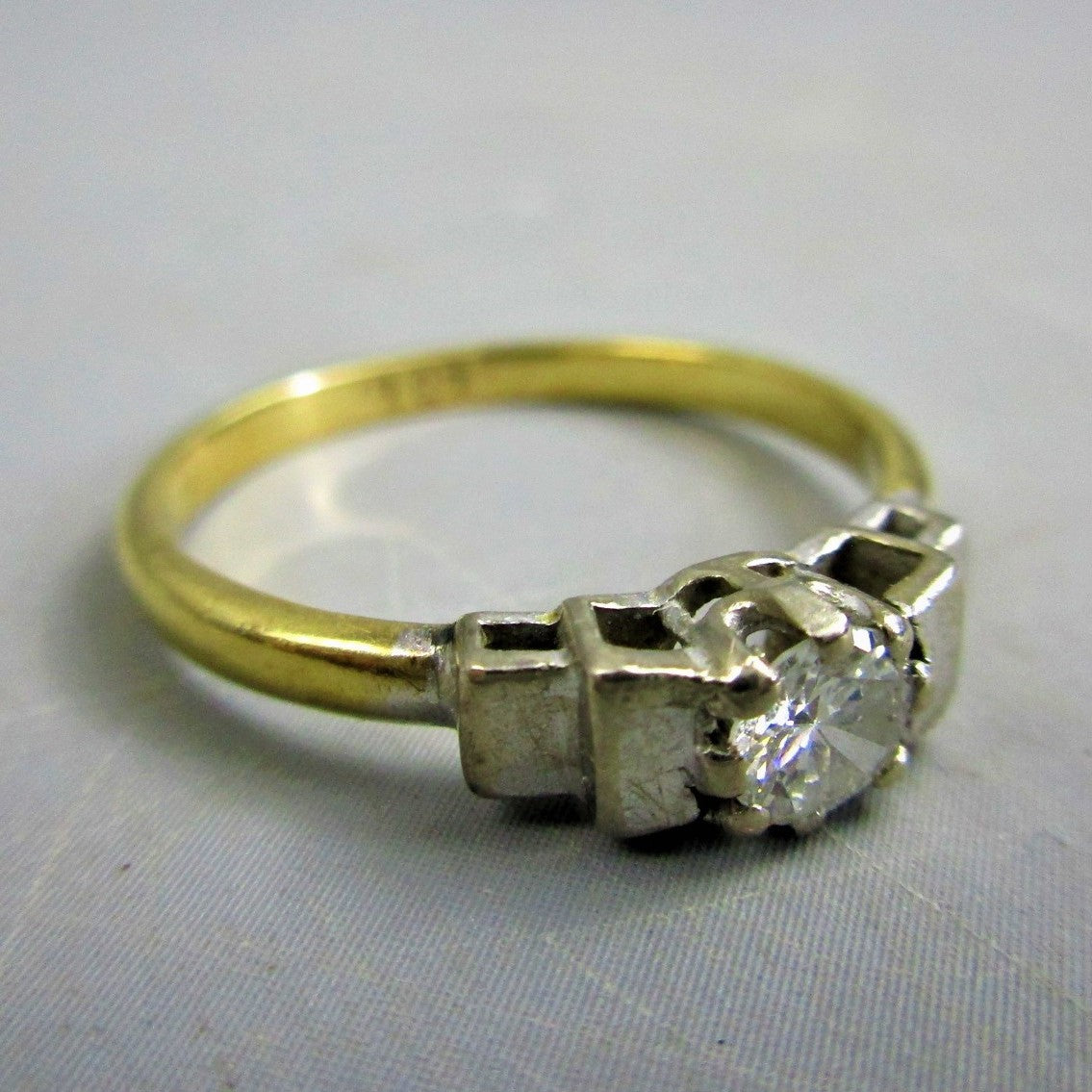 18k Gold & Silver Stepped Shoulder Diamond Solitaire Ring Antique Art Deco c1930