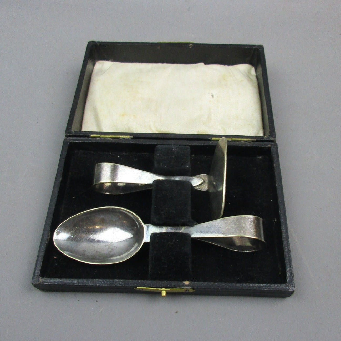 Boxed Silver Plated Children's Feeding Spoon & Pusher Edwardian c1910